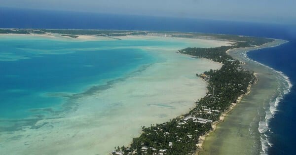 Wyland travels to the Phoenix Islands